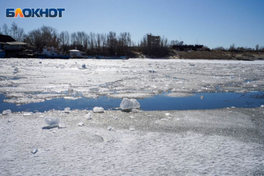 Выходить на лед запретили в Волгоградской области