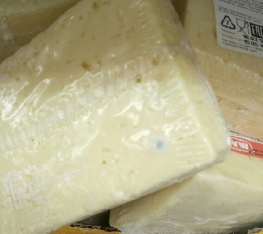 Сыр с незапланированной плесенью стали слишком часто продавать в магазинах Волгограда
