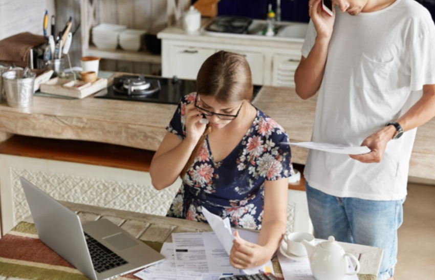 Волгоградцам напомнили, какие обязательства по квартплате переходят к новым хозяевам