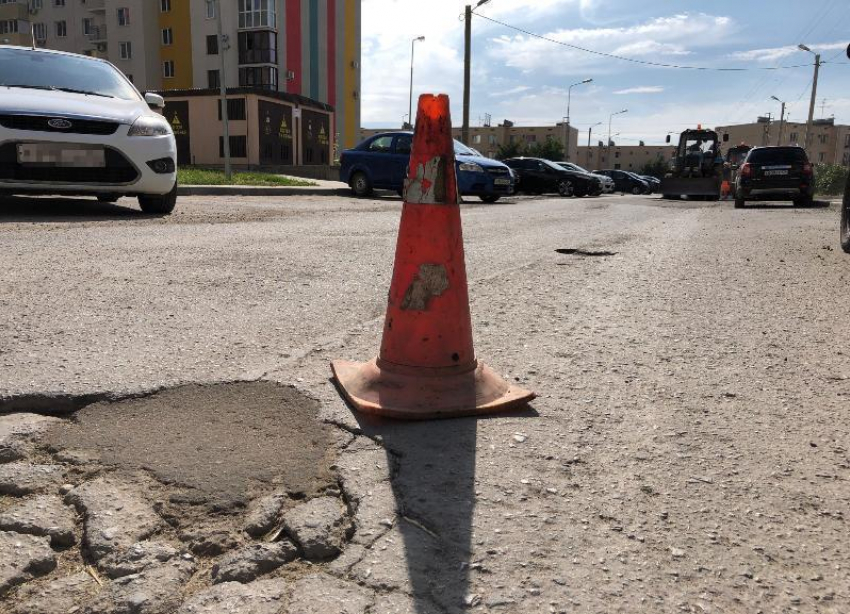 Водитель сбил 9-летнего ребенка во дворе и скрылся в Волжском