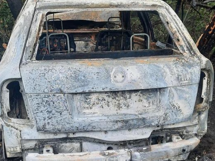 Skoda с женщиной за рулем сгорела дотла после столкновения с «Жигулями» под Волгоградом