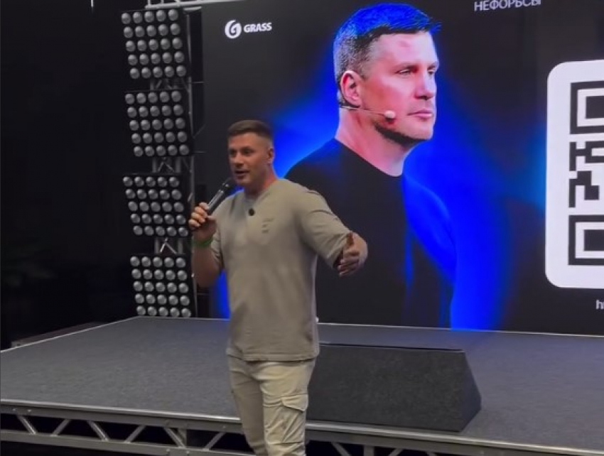 Волгоградский миллиардер заявил, что умеет радоваться малому, вынырнув из собственного бассейна