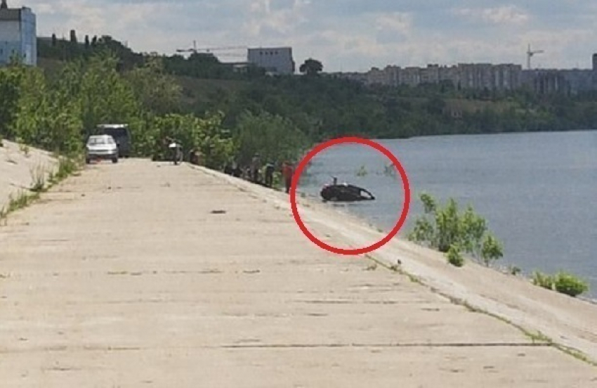 Lifan утонул в реке, пока его хозяин загорал на берегу на юге Волгограда 
