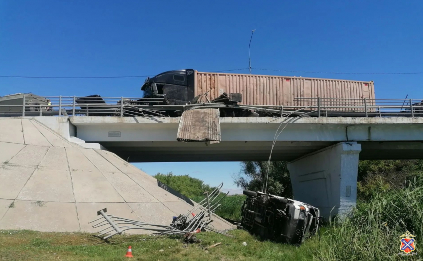  Пьяный водитель фуры устроил автокошмар на трассе под Волгоградом