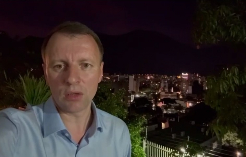 Стреляют прямо под окнами: волгоградский депутат попал в эпицентр волнений в Венесуэле: видео
