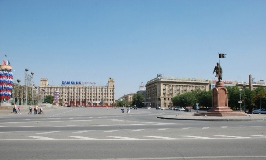 В Волгограде 30 апреля будет ограничено движение транспорта на площади Павших борцов