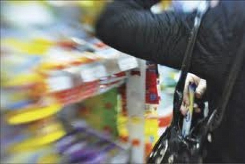 В Волгограде мать учила 16-летнюю дочь воровать продукты
