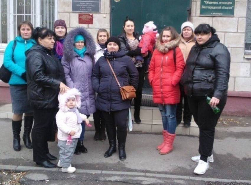В Волгограде многодетные матери просят заменить земельные участки на квартиры 