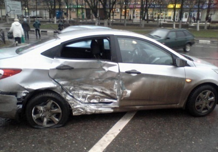 Под Волгоградом в ДТП погиб 18-летний пассажир Hyundai