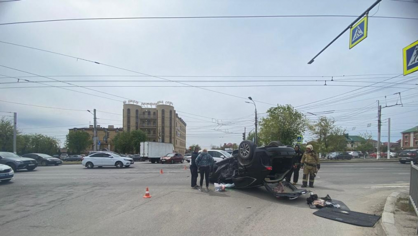 Столкнулись два вип-авто: подробности ДТП с переворотом в Волгограде