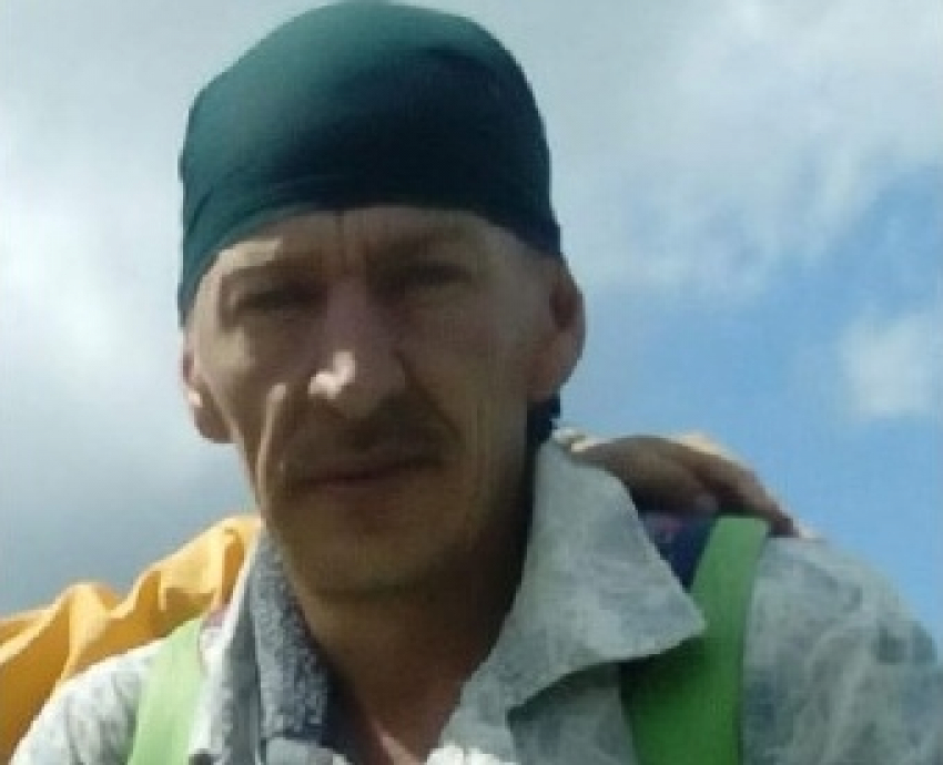 Больше четырех месяцев в Волгоградской области не могут найти 41-летнего мужчину с волком на кофте
