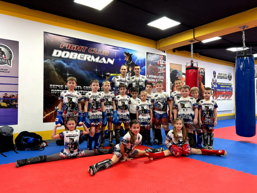 Набор детей от 4 лет и взрослых на занятия кикбоксингом и боксом. Заходи в справочник