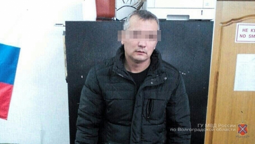 На юге Волгограда 37-летний рецидивист изрезал продавца ножом