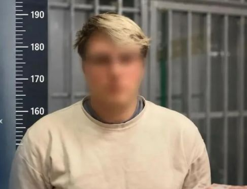На курьера обчистивших наивную волгоградку на 13 миллионов мошенников надели наручники в Москве