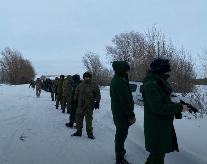 Для поиска пропавшей под Волгоградом школьницы не хватает добровольцев, фонарей и мяса