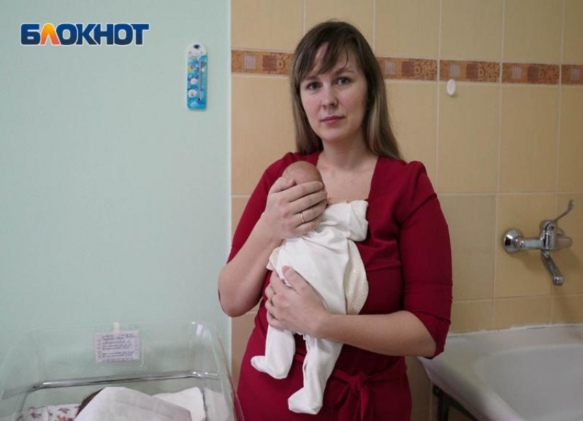 Одного из малышей уникальной четверни из Волгоградской области прооперируют в Москве