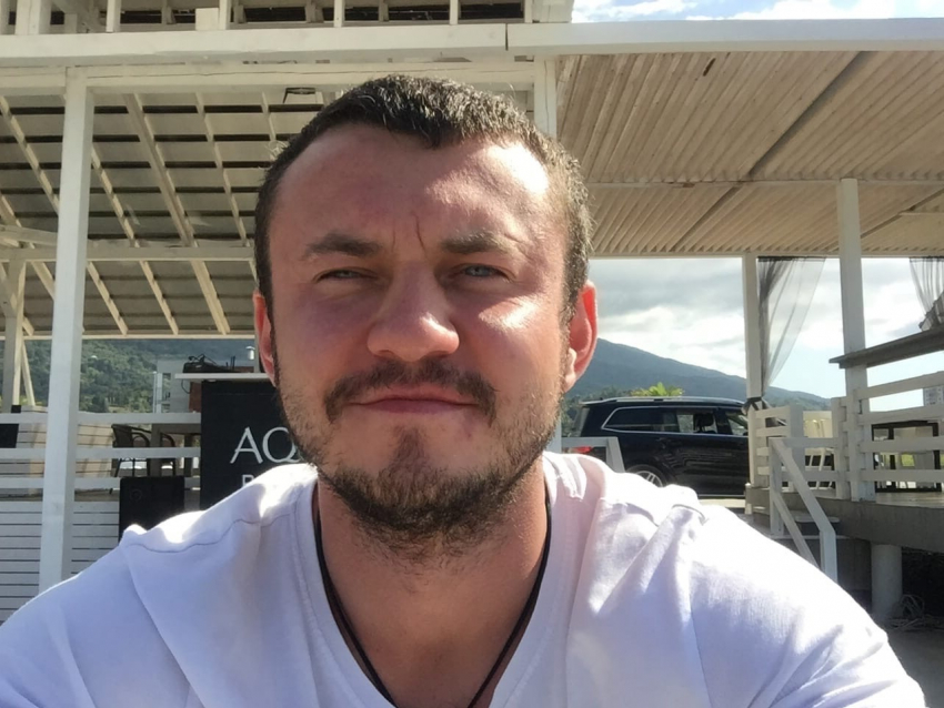 Пассажир такси умер после жуткого ДТП с бензовозом на юге Волгограда 