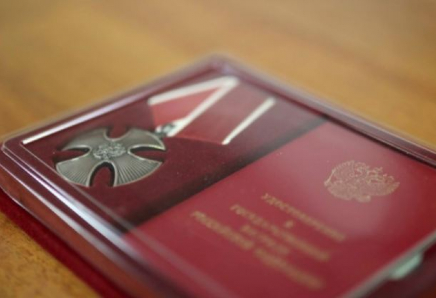 Двух волгоградских бойцов посмертно наградили орденом Мужества