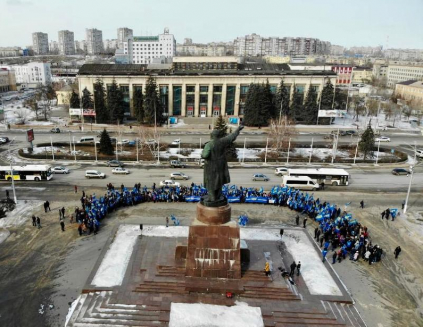 Власти Волгоградской области просто обнаглели, - депутат Госдумы на праздничном митинге