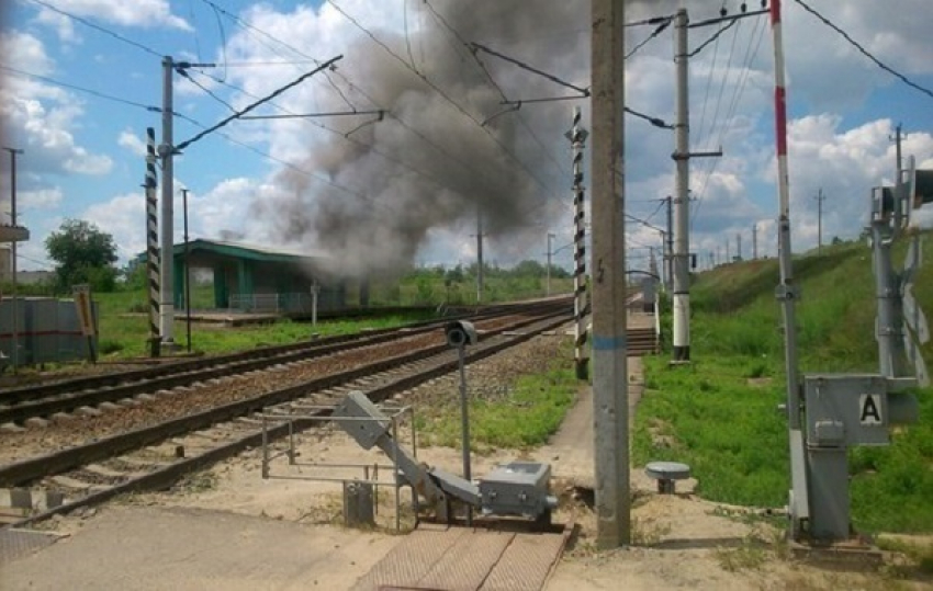 В Волгограде пожарные потушили огонь на железнодорожной станции 