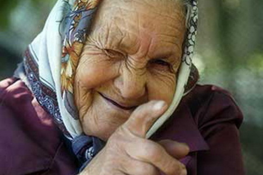 Волгоградская пенсионерка расцарапала лицо грабителю