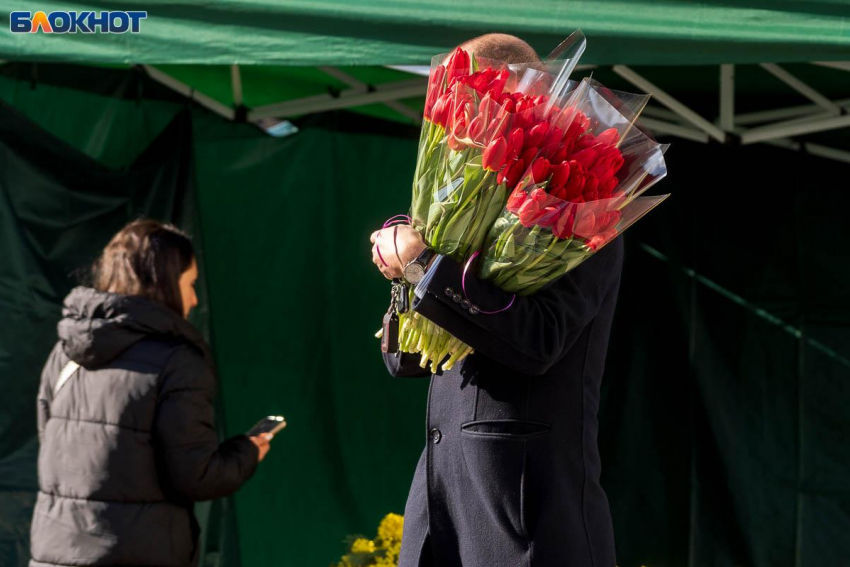  Названы самые популярные подарки к 8 марта в Волгограде