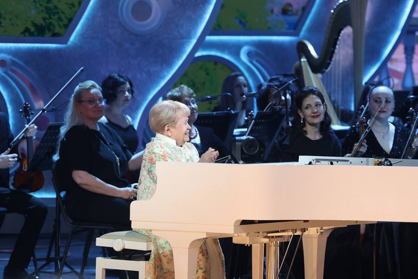 "Люди плакали": что творилось на концерте в честь 95-летия Александры Пахмутовой 
