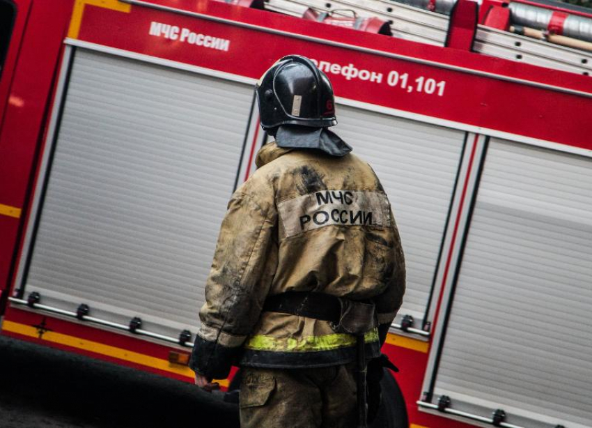 Мужчина едва не погиб при пожаре в собственной квартире в Волгограде