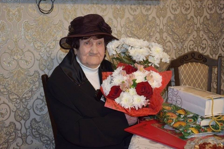Трактористка-долгожительница из Волгоградской области отметила 100-летие