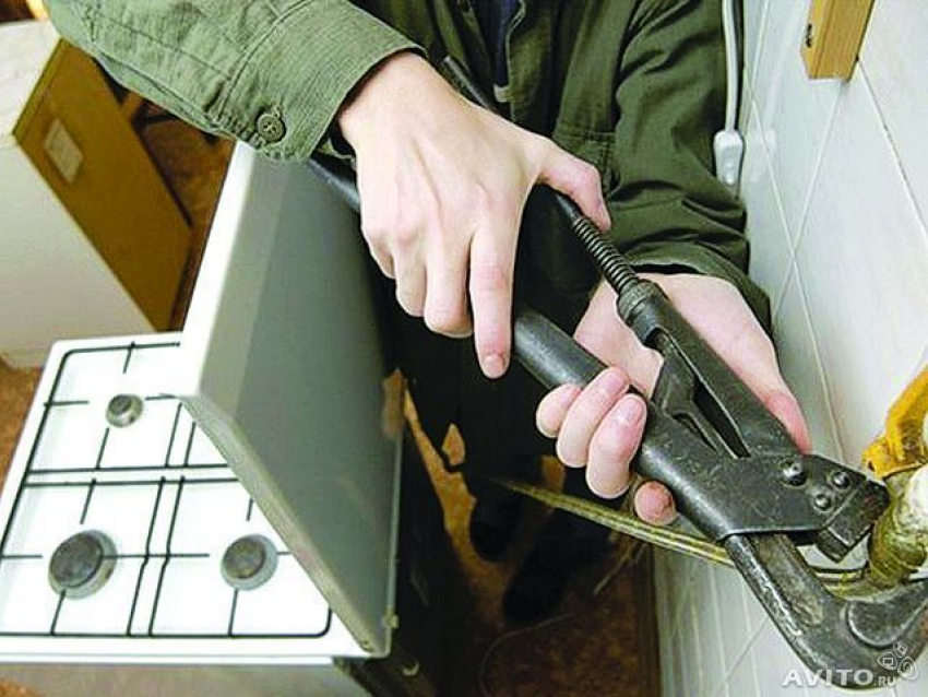 В Волжском 41-летний мужчина поссорился с соседом и украл у него газовую плиту