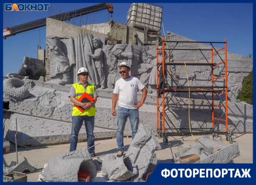 Скульптуру бойцам СВО в стиле Вучетича собирают по частям у подножия Мамаева кургана 