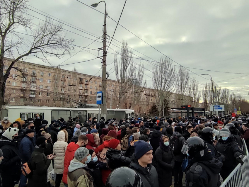 Колонна из более, чем 800 человек направилась к администрации Волгоградской области