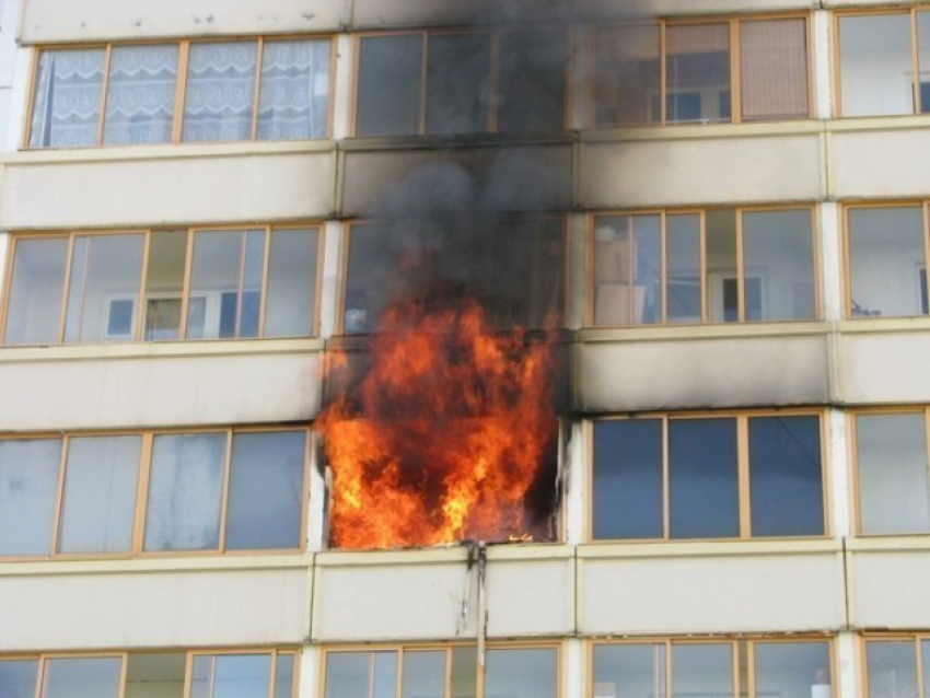 В Волгограде из-за неисправного газового оборудования вспыхнул пожар в пятиэтажке