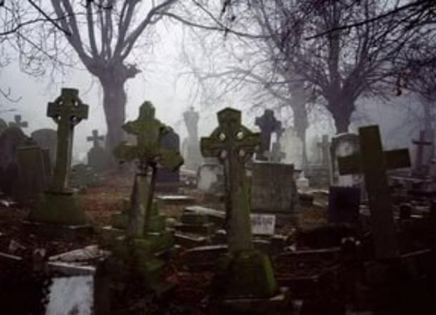 Мужчина замерз насмерть в июне на кладбище Волгоградской области 