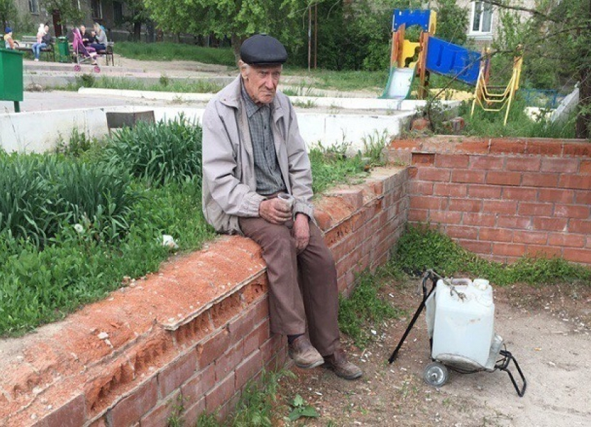 В Волгограде ищут родственников потерявшегося мужчины