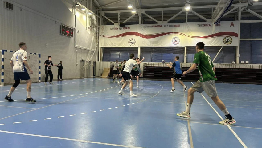 Волгоградец обыграл волгоградца в гандбольном чемпионате