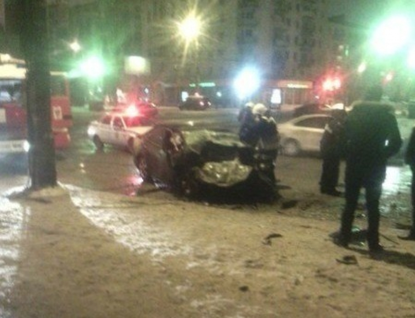 В Волгограде двое погибли, влетев на Toyota в снегоуборочную  машину