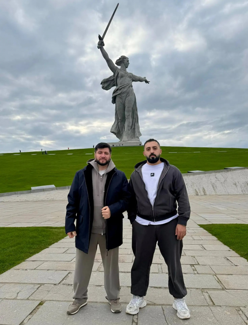 Исполнителя хита «Чародейка» заметили в Волгограде 