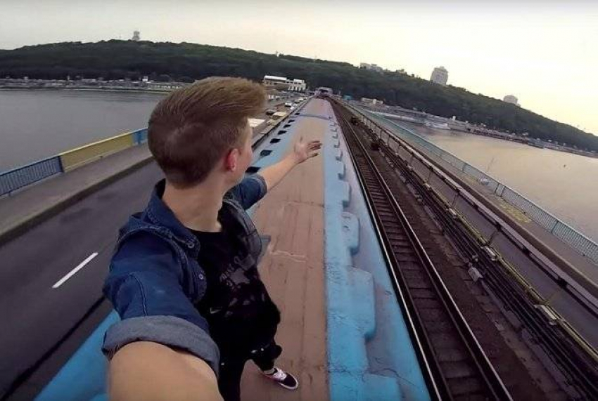 15-летний подросток получил сильнейшие ожоги во время селфи на крыше поезда под Волгоградом 
