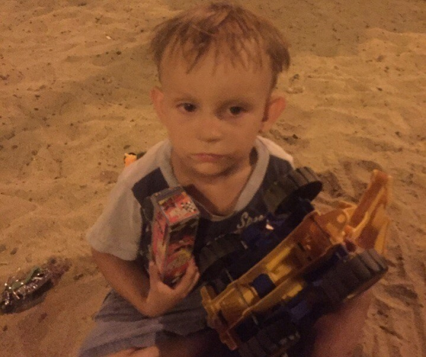 Родителей потерявшегося 3-летнего Саши ищут в Волгограде