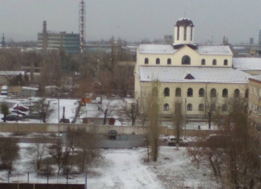 Снег выпал на западе Волгограда 