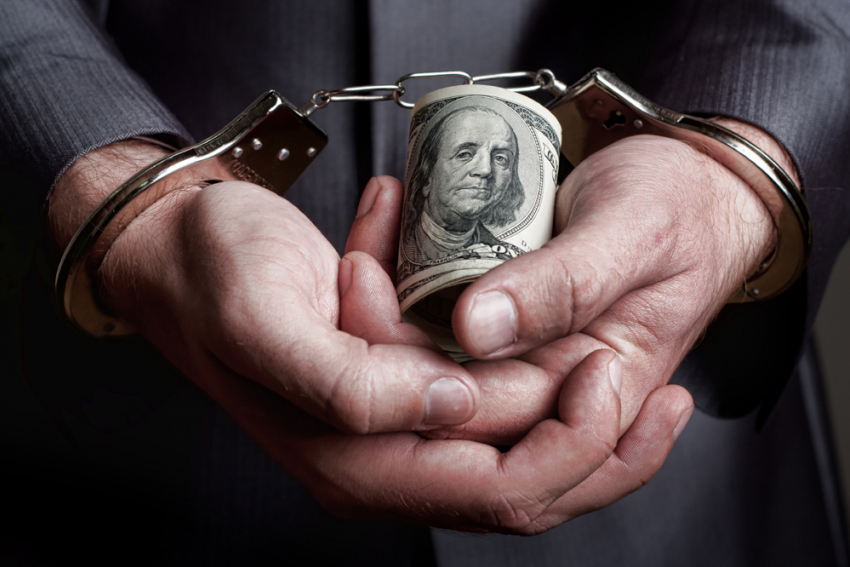 В Волгограде работник обладминистрации украла миллион рублей 