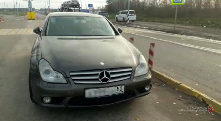 Угнанный у москвича Mercedes нашли под Волгоградом при транспортировке в Махачкалу 