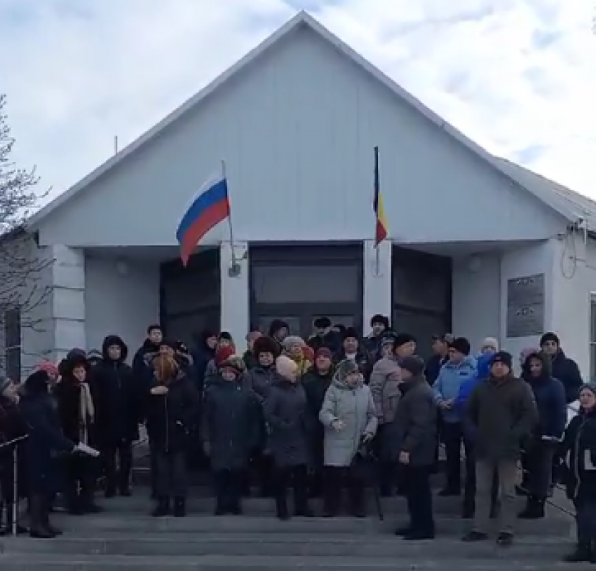 Народный сход утопающих под Волгоградом собрался в кабинете главы города - видео