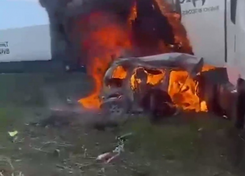 Водитель заживо сгорел во влетевшей под фуру иномарке под Волгоградом