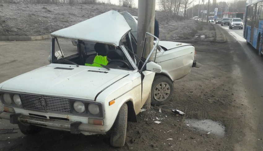 Две школьницы разбились в «шестерке» 18-летнего лихача из Урюпинска