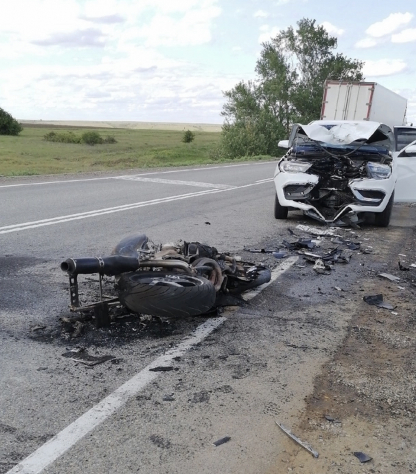 Мотоциклист погиб в страшном ДТП под Волгоградом