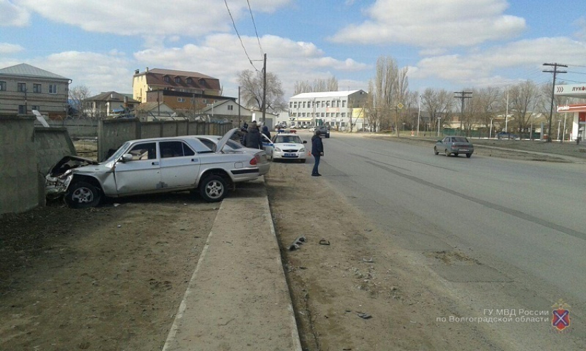Двое водителей и маленькие дети пострадали в тройном ДТП в Волгограде 