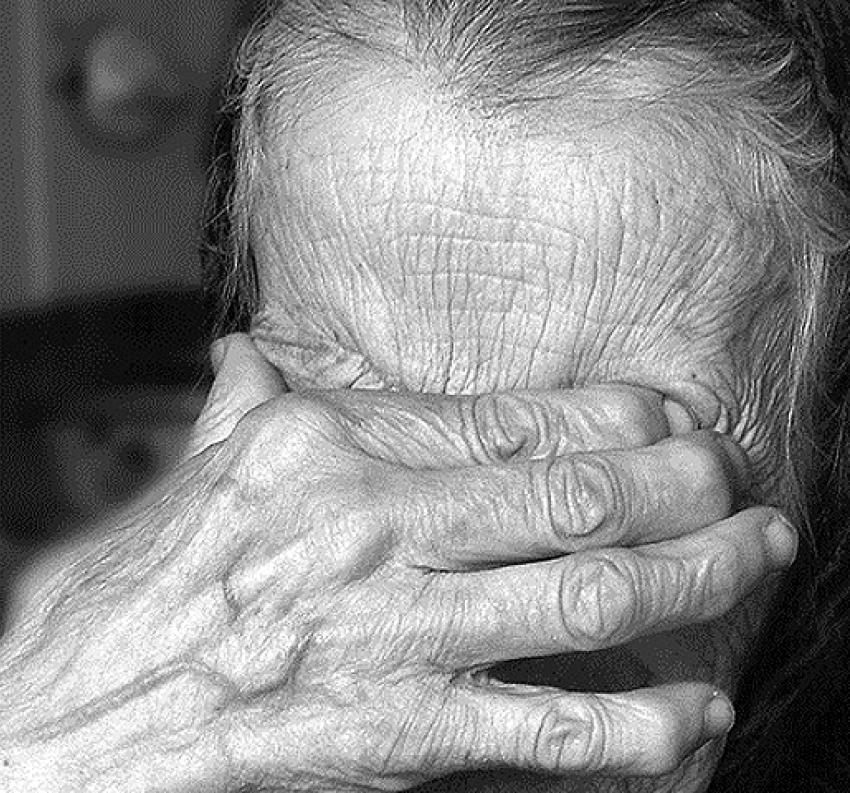 88-летняя волгоградка отдала мошенникам почти полмиллиона для «спасения» племянника