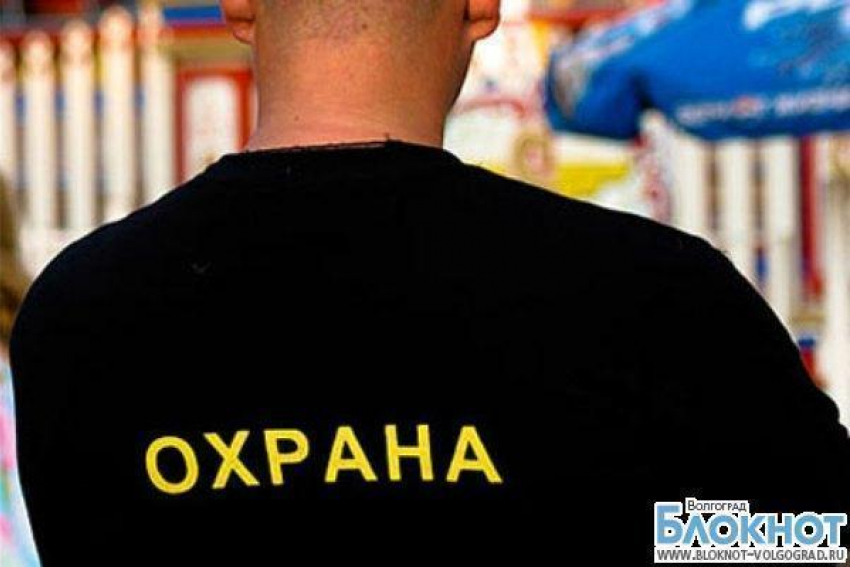 В Волгоградской области охранник ЧОПа обокрал девушку